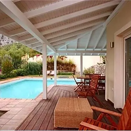 빌라 Sleeps 6 Pool Air Con Wifi 교젝
