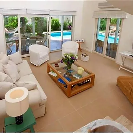 Βίλα Sleeps 6 Pool Air Con Wifi