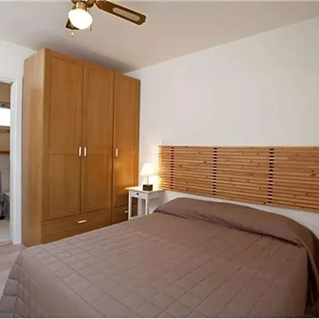 Sleeps 6 Pool Air Con Wifi *